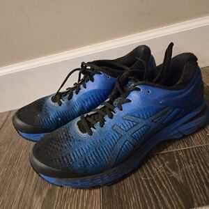 Woman's Asics Running Shoes